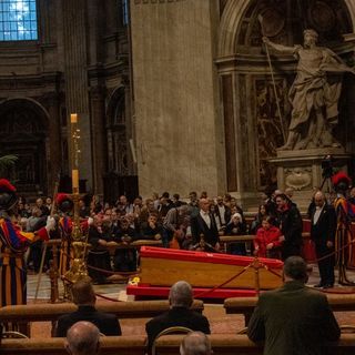 Papa Francesco, già oltre 128mila fedeli per l’ultimo saluto