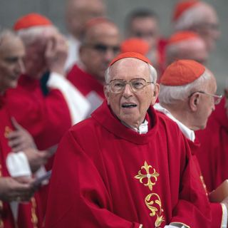 Conclave, cardinale Re “Il mondo di oggi attende molto dalla Chiesa”