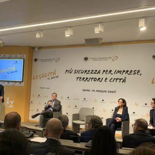 Confcommercio, l’illegalità costa 39,2 mld. Una zavorra per la crescita