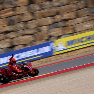 Marc Marquez domina il Gp di Aragon, terzo Bagnaia