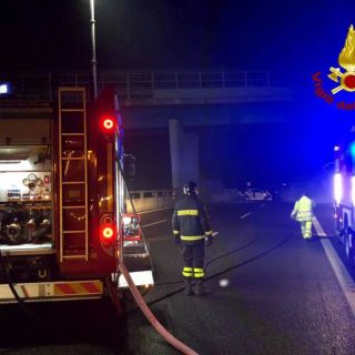 Tragico incidente nella notte sull’Autosole a Lodi, morta una 21enne