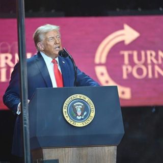 Donald Trump celebra Charlie Kirk, la vedova perdona il killer