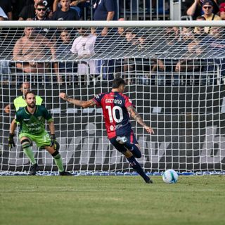 Poker al Frosinone, Cagliari agli ottavi di Coppa con il Napoli