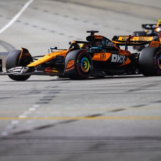 Piastri guida il venerdì di Singapore, Leclerc evita penalità