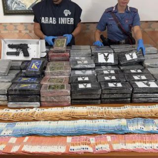 Sequestrati a Roma 200 kg di cocaina, arrestato 23enne albanese