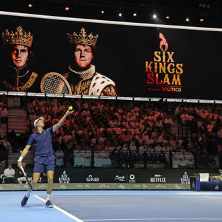 Sinner batte Alcaraz in finale e vince il “Six Kings Slam”