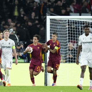 Non basta Dybala, all’Olimpico il Viktoria Plzen batte 2-1 la Roma