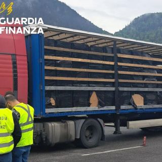 Sequestrate 15 tonnellate di tabacco alla frontiera di Tarvisio