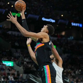 Ottava vittoria di fila degli Spurs, Bucks fuori dalla post-season