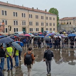 Ultimo saluto ad Alex Zanardi, in migliaia ai funerali di Padova
