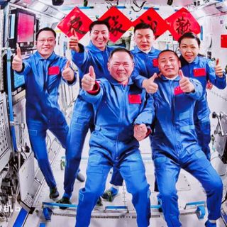Cina, gli astronauti della Shenzhou-23 entrano nella stazione spaziale Tiangong