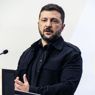 Ucraina, Zelensky “Drone russo ha colpito centrale stoccaggio di Cernobyl”