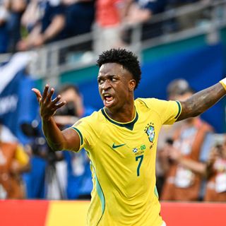 Vinicius trascina il Brasile al primo posto nel girone C, 3-0 alla Scozia