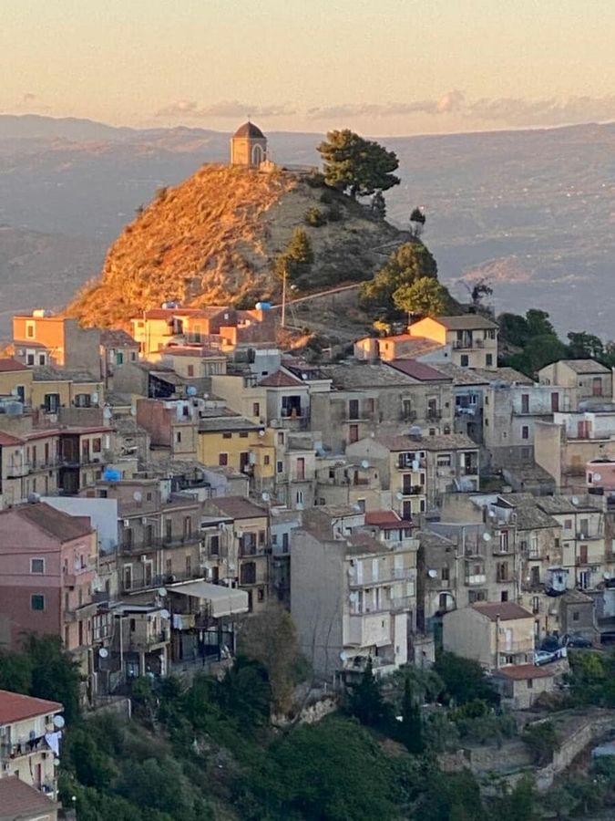 Centuripe, al via il cantiere per mettere in sicurezza Monte Calvario: un intervento da 3,5 milioni tra archeologia e prevenzione Centuripe, al via il cantiere per mettere in sicurezza Monte Calvario: un intervento da 3,5 milioni tra archeologia e prevenzione