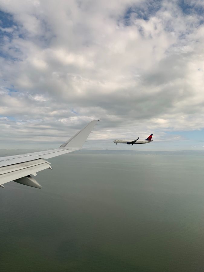 Il primo volo aereo green. Quanto costa al mondo volare?
