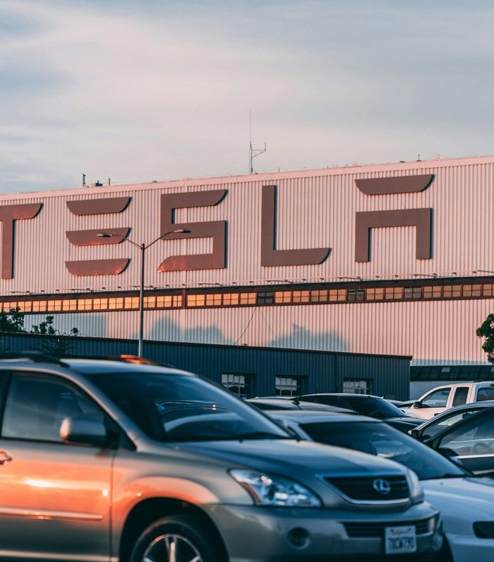 Tesla rallenta in Europa, Italia unica eccezione