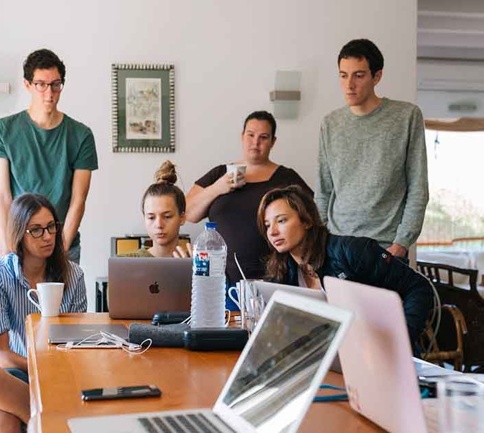 Economia, i dipendenti italiani sono i più insoddisfatti d’europa: solo il 43% considera la propria azienda un eccellente ambiente di lavoro
