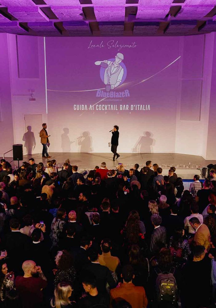 BlueBlazeR 2024 - La nuova Guida dei bar in un volume unico Esce 