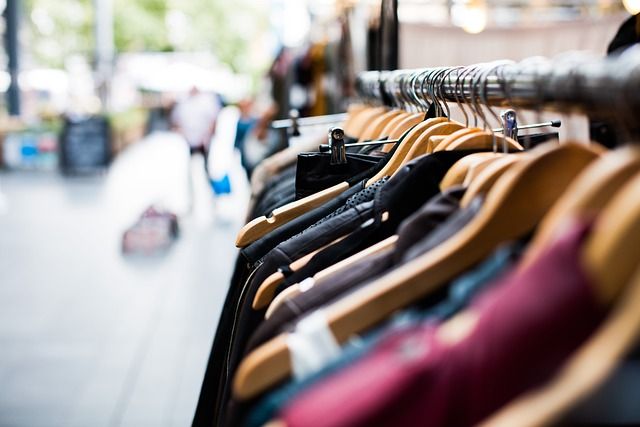 Vendite: Confesercenti, Pasqua dà una mano al commercio, ma ripresa resta incerta e i negozi continuano a perdere quote di mercato