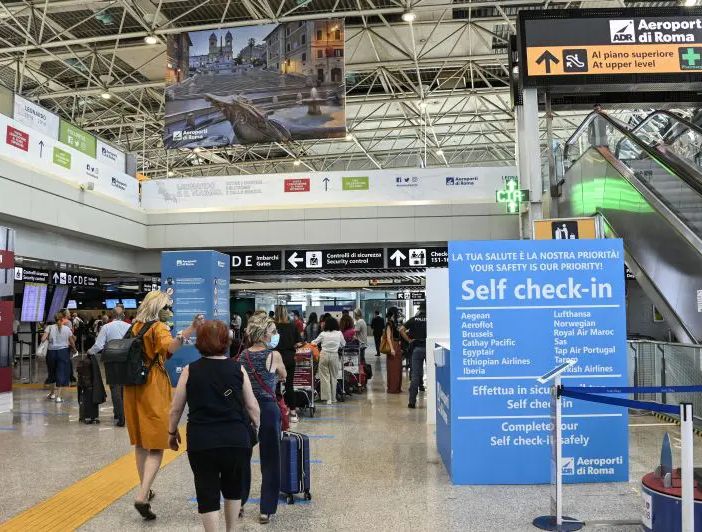 Si fingevano pellegrini per il Giubileo, due brasiliani arrestati a Fiumicino con 35 kg di cocaina