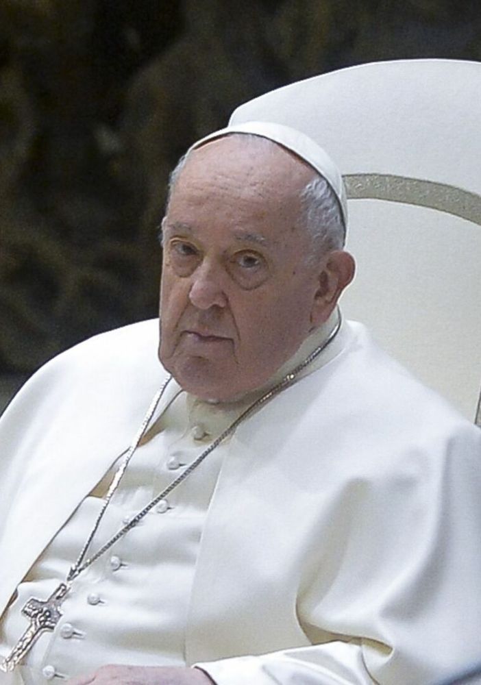 Papa Francesco “Investimenti per armi, sono una follia”