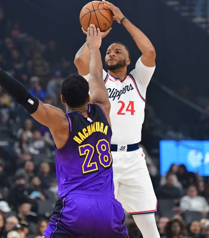 Clippers vincono derby con Lakers, tutto facile per Houston