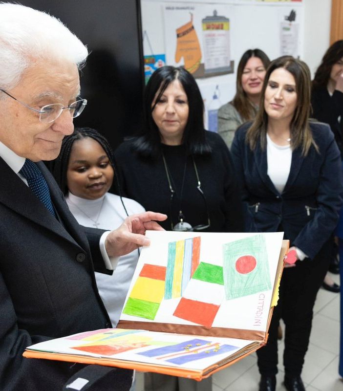 Mattarella visita una scuola di Palermo “Il dialogo fa crescere”