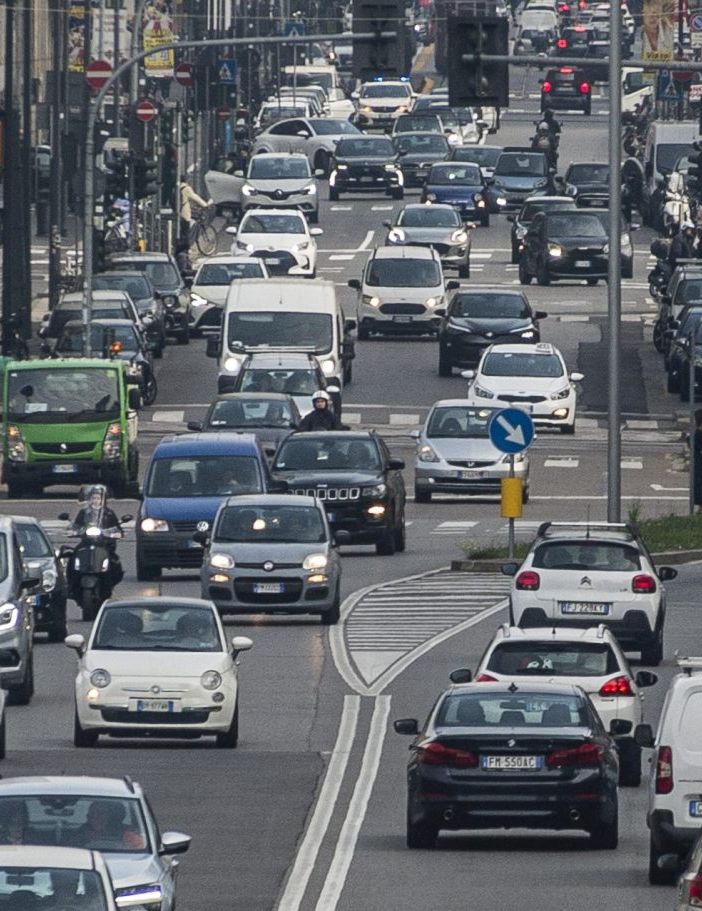 Automotive, in Italia metà delle aziende non prevede nuovi investimenti