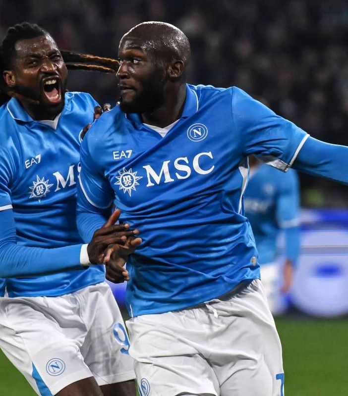 Napoli vince 2-1 in rimonta, primo stop Juve in campionato