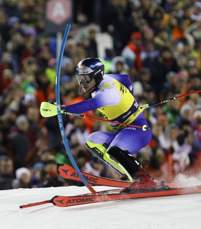 Capolavoro Vinatzer, secondo posto nello slalom a Kitzbuehel