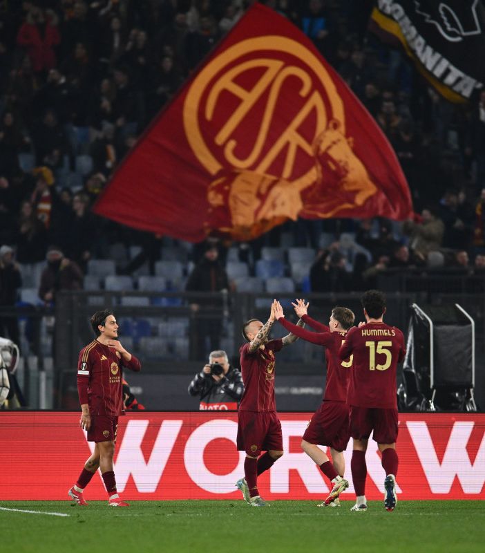 La Roma batte 2-0 l’Eintracht e accede ai play-off