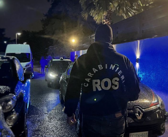 Camorra, 25 arresti per corruzione e voto di scambio