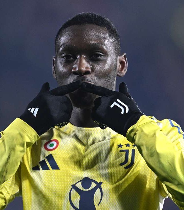Kolo Muani trascina la Juve, Como battuto 2-1