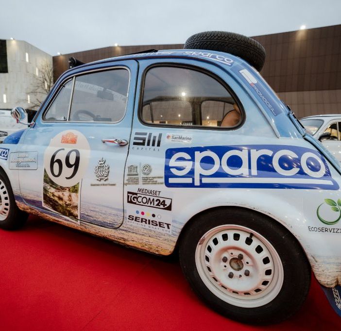 Pechino-Parigi, 100 giorni all’alba. Imbarcata la Fiat 500 di San Marino