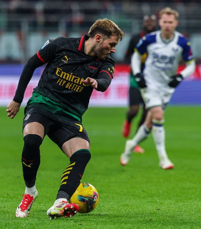 Il Milan batte il Verona 1-0, la decide Gimenez