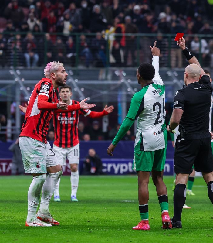 Rosso a Theo Hernandez e Milan eliminato, passa il Feyenoord