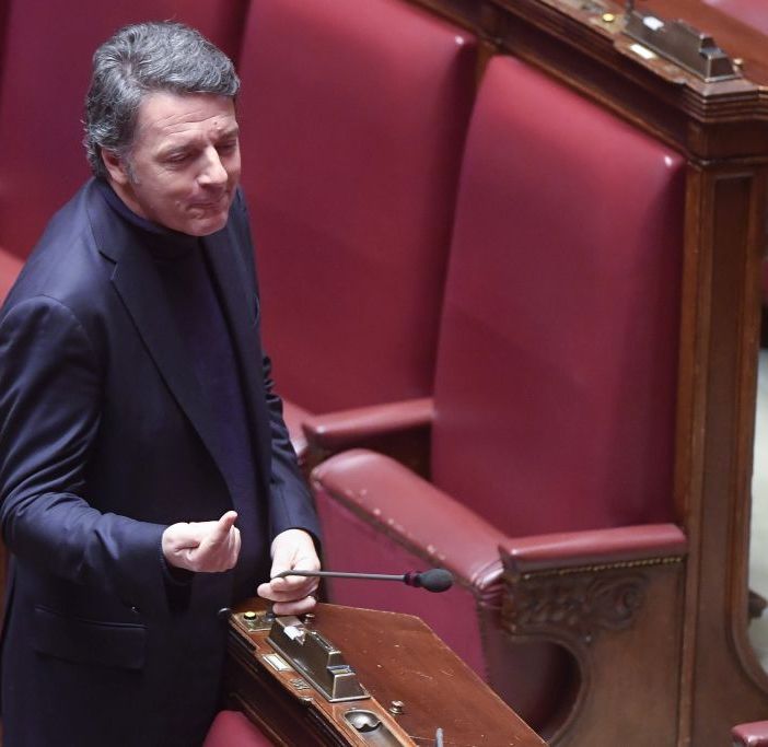 Caro bollette, Renzi “Arriva stangata, Meloni si volta dall’altra parte”