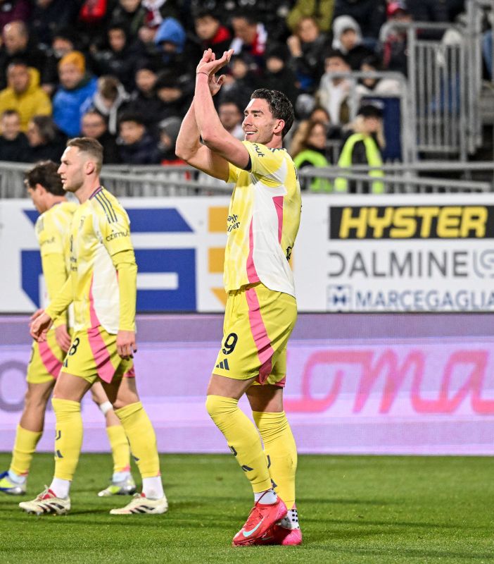 Vlahovic match-winner, la Juventus espugna Cagliari