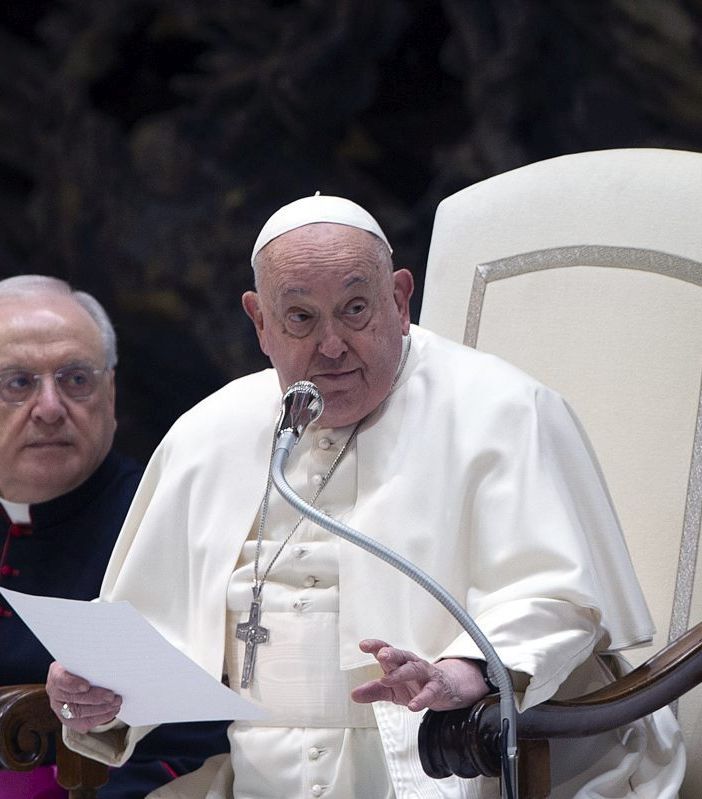 Il Papa in condizioni critiche ma stazionarie