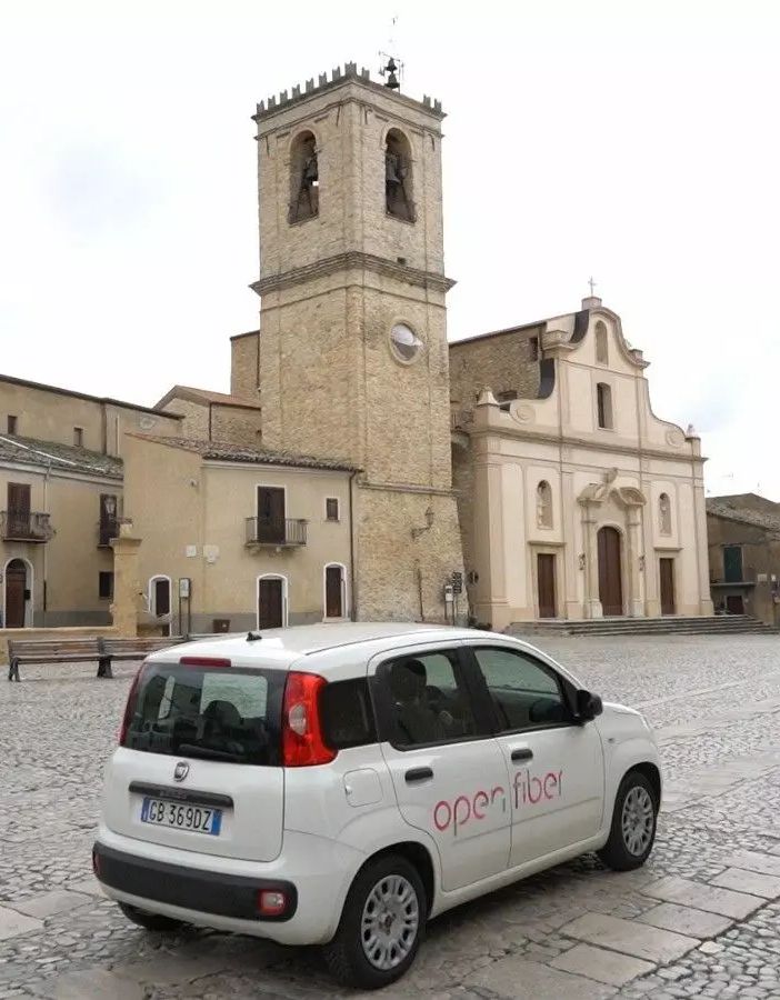 Palazzo Adriano diventa borgo “smart” con la fibra di Open Fiber