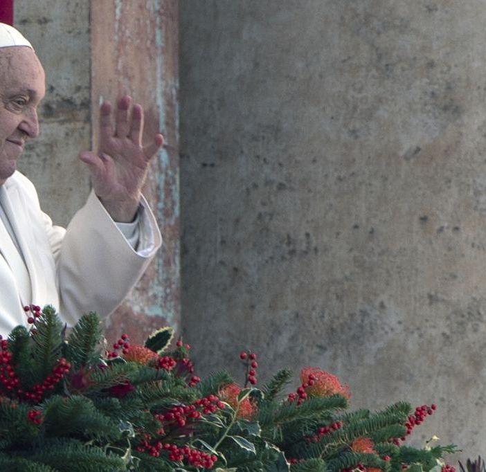Il Papa migliora ma necessari altri giorni per sciogliere la prognosi