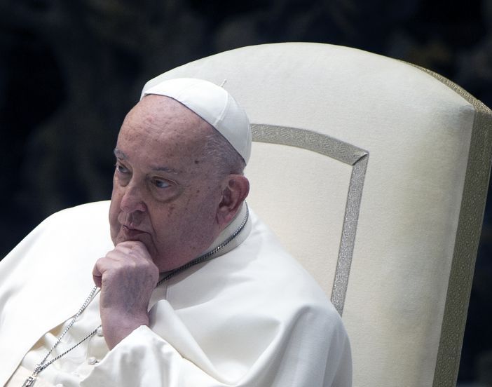 Papa Francesco “Chiesa offra ospitalità e cura a vittime di abusi”