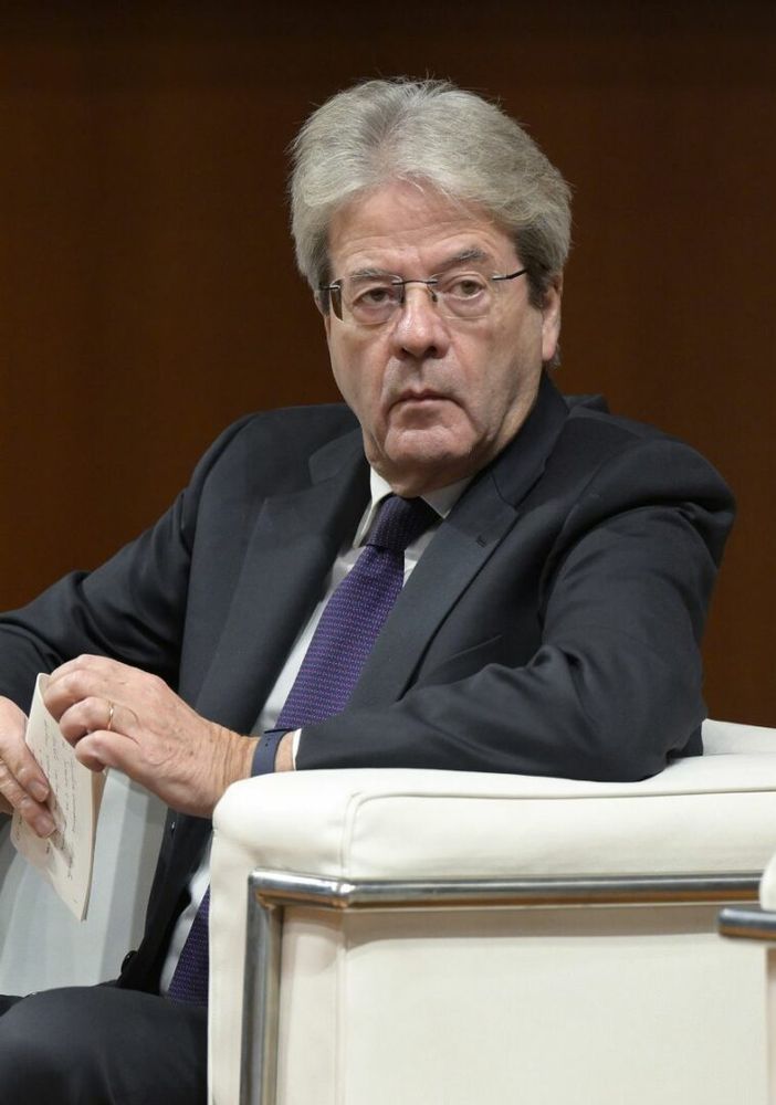 Gentiloni “L’eclissi dell’Occidente in diretta, Meloni scelga”