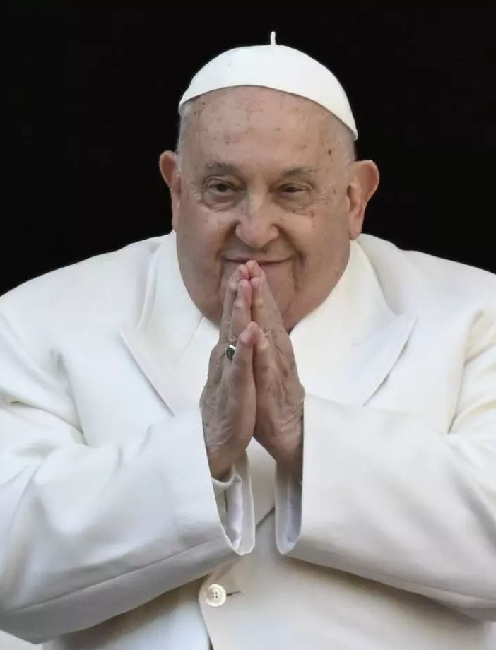 Condizioni stazionarie per Papa Francesco. Terapie, preghiera e riposo