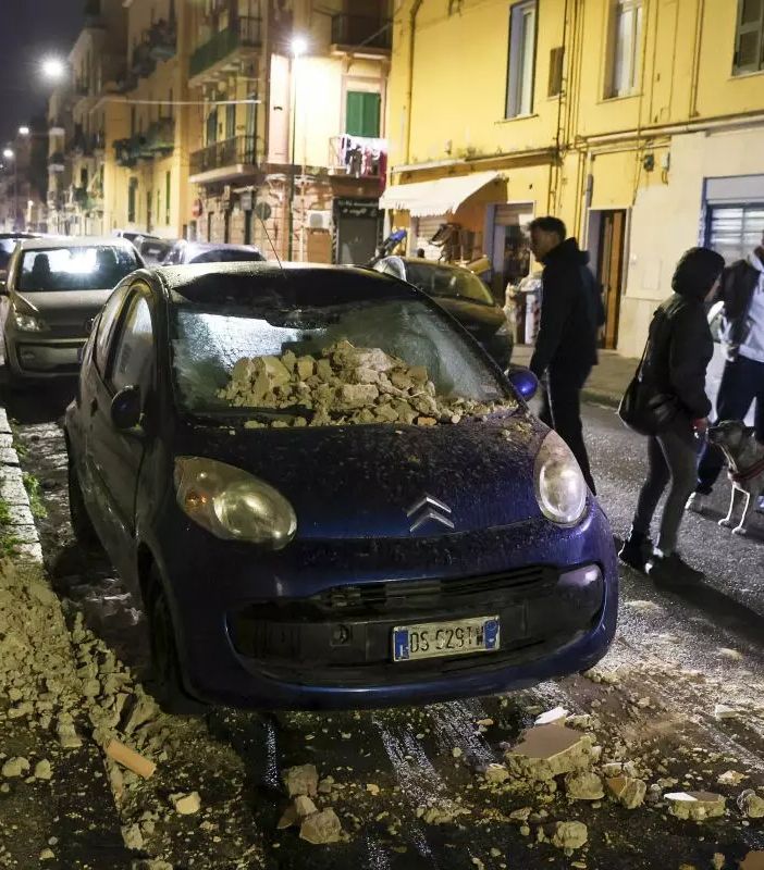 Scossa di terremoto 4.4 ai Campi Flegrei, paura e gente in strada