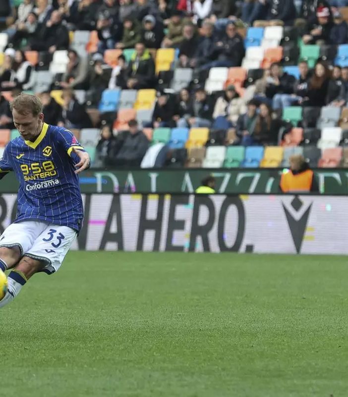 Il Verona vince a Udine, decide una punizione di Duda