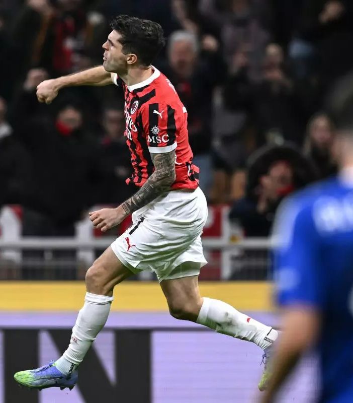 Milan vince ancora in rimonta, Como piegato 2-1