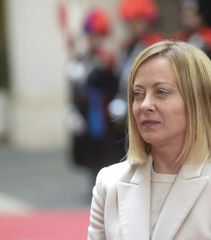 Ucraina, Meloni al vertice di Parigi “Lavorare con gli Usa per la pace”