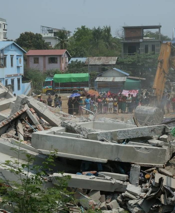 In Myanmar si scava tra macerie alla ricerca di sopravvissuti al terremoto