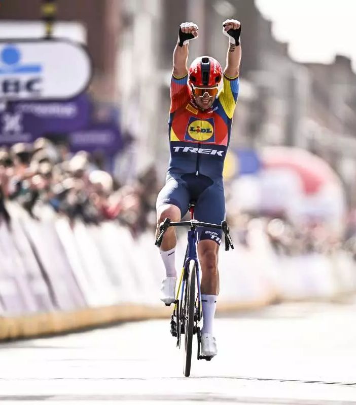 Terzo trionfo per Pedersen alla Gand-Wevelgem, Milan sul podio